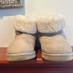 Ugg Classic Short II Boot in tan sz 10 .